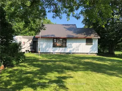 2822 LAKESHORE Road, Norfolk County, ON N0E 1M0