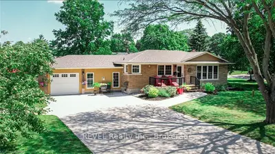 2 Castlewood Street, St. Catharines, ON L2T 1Y7