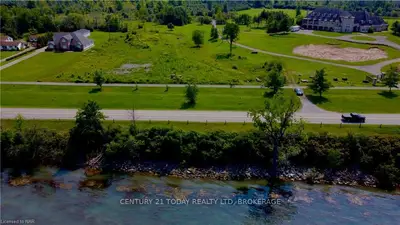 V/L NIAGARA RIVER Parkway, Fort Erie, ON L2A 5M4
