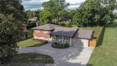 4285 Briarwood Avenue, Niagara Falls, ON L2E 5W2