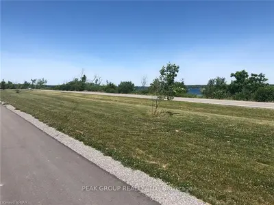 Parkway, Fort Erie, ON L2A 5M4