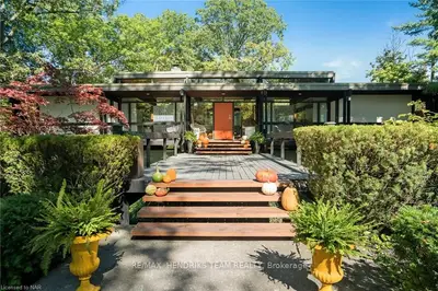 15 Wood Dale Drive, St. Catharines, ON L2T 1Y9