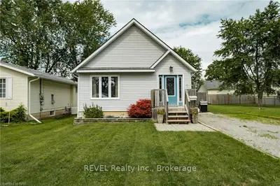 20 EDWARD Avenue, Fort Erie, ON L2A 5K1