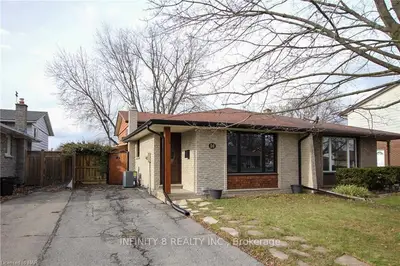 14 NOTTINGHAM Court, Welland, ON L3C 5X5