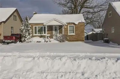 58 CHURCHILL Avenue, Welland, ON L3B 4Y6