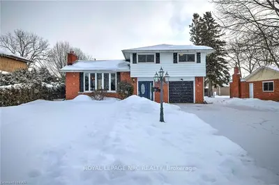 14 RUNNYMEDE Road, Port Colborne, ON L3K 5C1