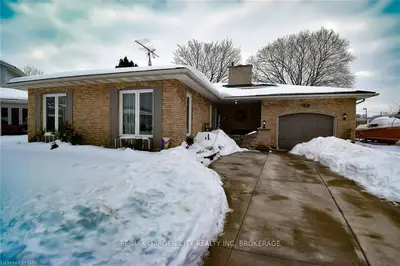 13 EASTFIELD Court, St. Catharines, ON L2M 6T9
