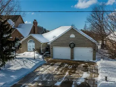 30 BAYVIEW Lane, Port Colborne, ON L3K 6A9