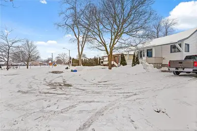 374 Hennepin Avenue, Welland, On L3b 4t5