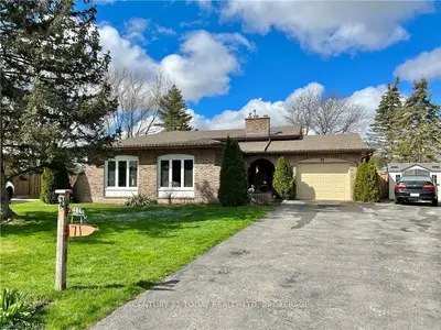 71 GLENAYR Place, Welland, ON L3C 3M6