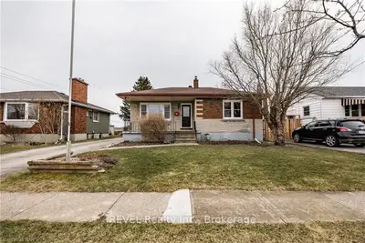 233 Christmas Street, Port Colborne, ON L3K 1N1