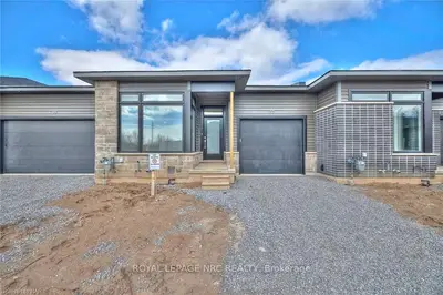 9150 WILLOUGHBY DRIVE Drive 32, Niagara Falls, ON L2G 0Z5