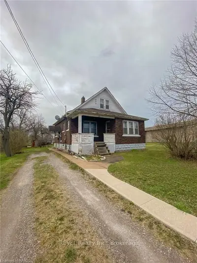 205 LEWIS Street, Fort Erie, ON L2A 2P8