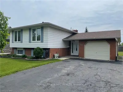 23 WESTWOOD Crescent, Welland, ON L3C 4R2