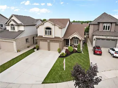 6928 COURTNEY Crescent, Niagara Falls, ON L2H 0A4
