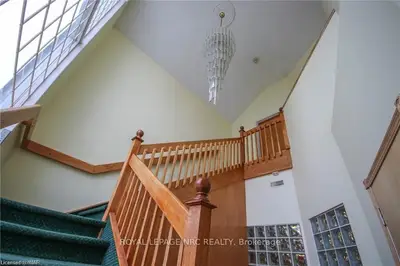 383 MERRITT Street Upper, St. Catharines, ON L2P 1P7