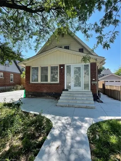 5823 BYNG Avenue, Niagara Falls, ON L2G 5E1