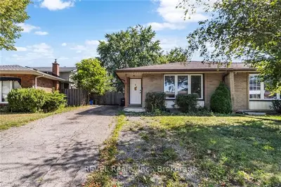 7 NOTTINGHAM Court, Welland, ON L3C 5X4