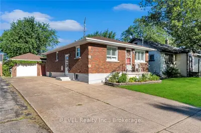 214 Santone Avenue, Welland, On L3c 2j6