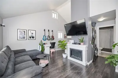 394 Calais Street, Welland, On L3b 4w3