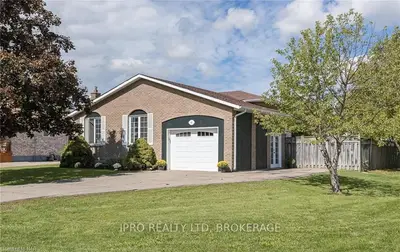 41 ROYAL Road, Port Colborne, ON L3K 5W4
