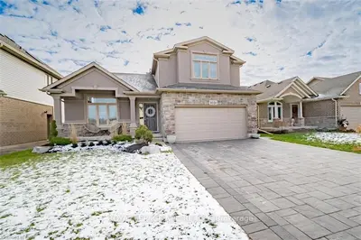 9328 HENDERSHOT Boulevard, Niagara Falls, ON L2H 0E9