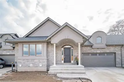 3757 ST. PETER Avenue 6, Niagara Falls, ON L2J 2N7