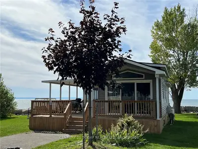 4 SURFSIDE Drive, Port Colborne, ON L0S 1R0