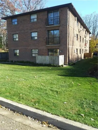 78 WELLAND ST. NORTH Street 102, Thorold, ON L2V 2C1