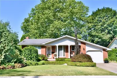 61 Henry Street, Niagara-on-the-lake, On L0s 1t0