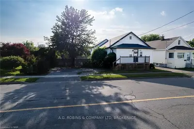 558 Steele Street, Port Colborne, On L3k 4y3
