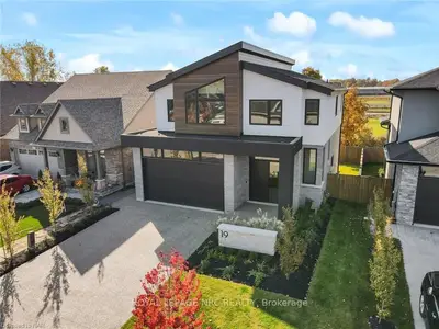 19 Singer Street, Welland, On L2v 0e9
