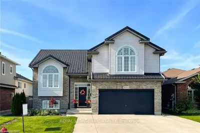8705 Westport Drive, Niagara Falls, On L2h 0a3