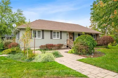 18 Lakeside Place, Port Colborne, On L3k 6b1