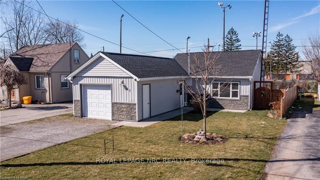 65 Oakwood Street, Port Colborne, On L3k 5g1