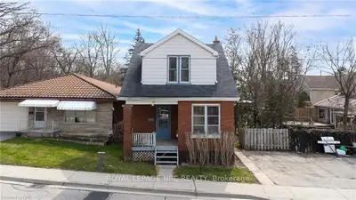 82 Chestnut Avenue, Brantford, On N3t 4c2
