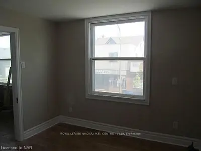 393 St. Paul Street 1, St. Catharines, On L2r 3n1