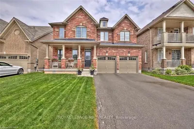 8453 SWEET CHESTNUT Drive, Niagara Falls, ON L2H 0N2