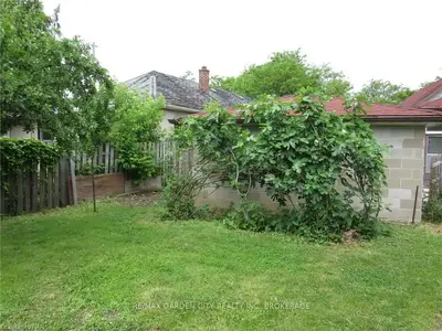 102 Facer Street, St. Catharines, On L2m 5j7