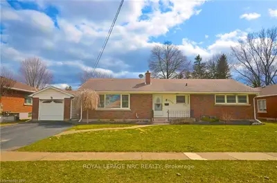 6530 Russell Street, Niagara Falls, ON L2J 1P7