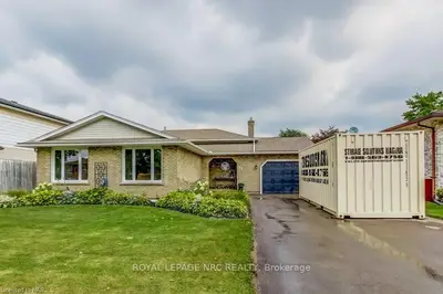 22 WESTWOOD Crescent, Welland, ON L3C 4R1