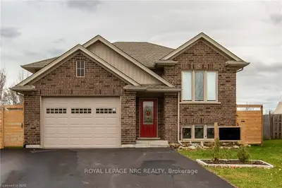 29 Henley Court, Welland, On L3b 6e8