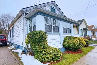 44 WOODLAND Avenue, St. Catharines, ON L2R 5A2
