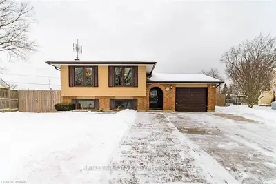 51 Royal Oak Drive, Welland, ON L3C 5W1