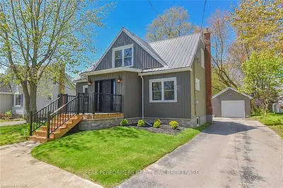 17 CARLTON Avenue, Welland, ON L3C 1P8