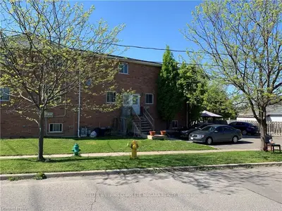 36 MERRITT Street upper, St. Catharines, ON L2T 1J5