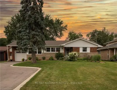 26 SHARON Avenue, Welland, ON L3C 4M8