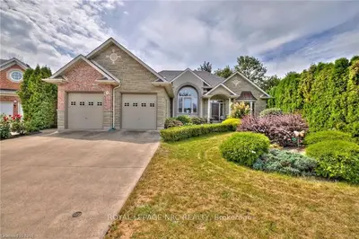 8 Harmony Drive, Niagara-on-the-Lake, ON L0S 1J0