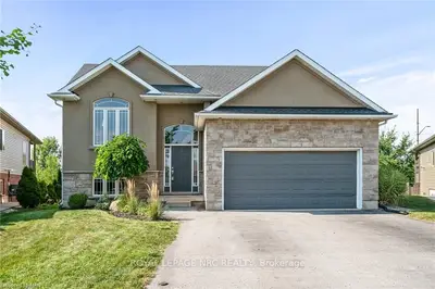 145 MICHELLE Court E, Welland, ON L3C 0A2