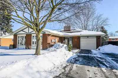 27 ROBIN HOOD Lane, Welland, ON L3C 5W8